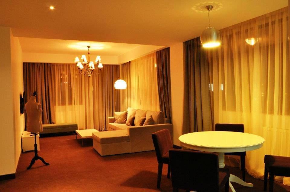 Apart Hotel Vlad Tepes ブラショフ エクステリア 写真