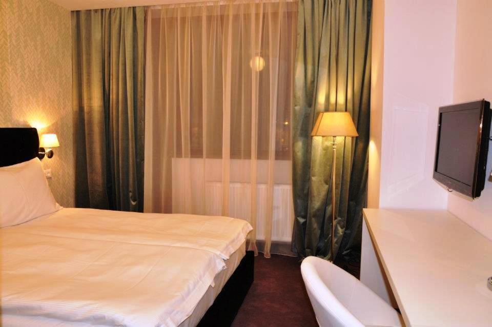 Apart Hotel Vlad Tepes ブラショフ エクステリア 写真
