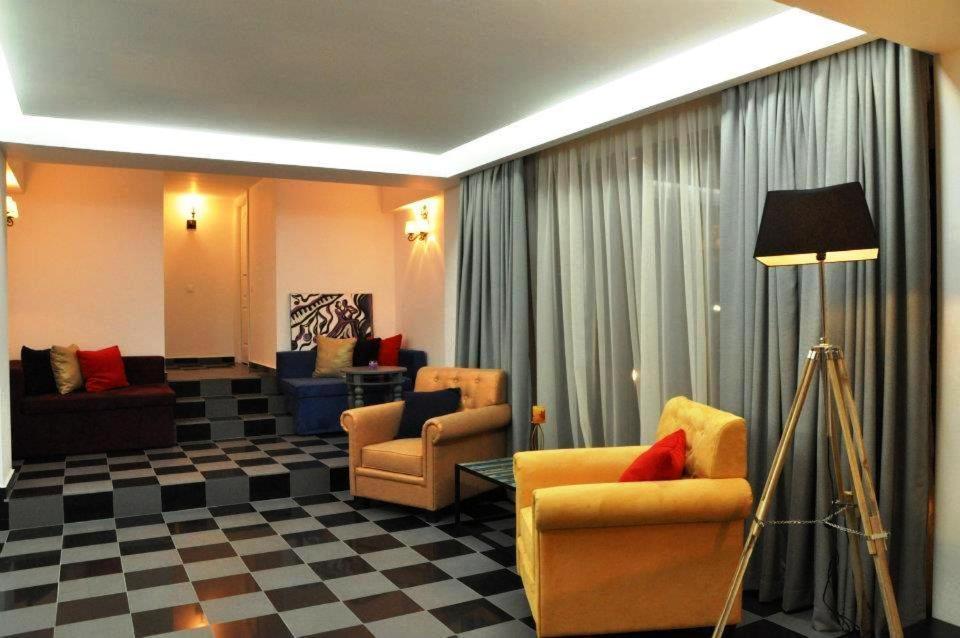 Apart Hotel Vlad Tepes ブラショフ エクステリア 写真